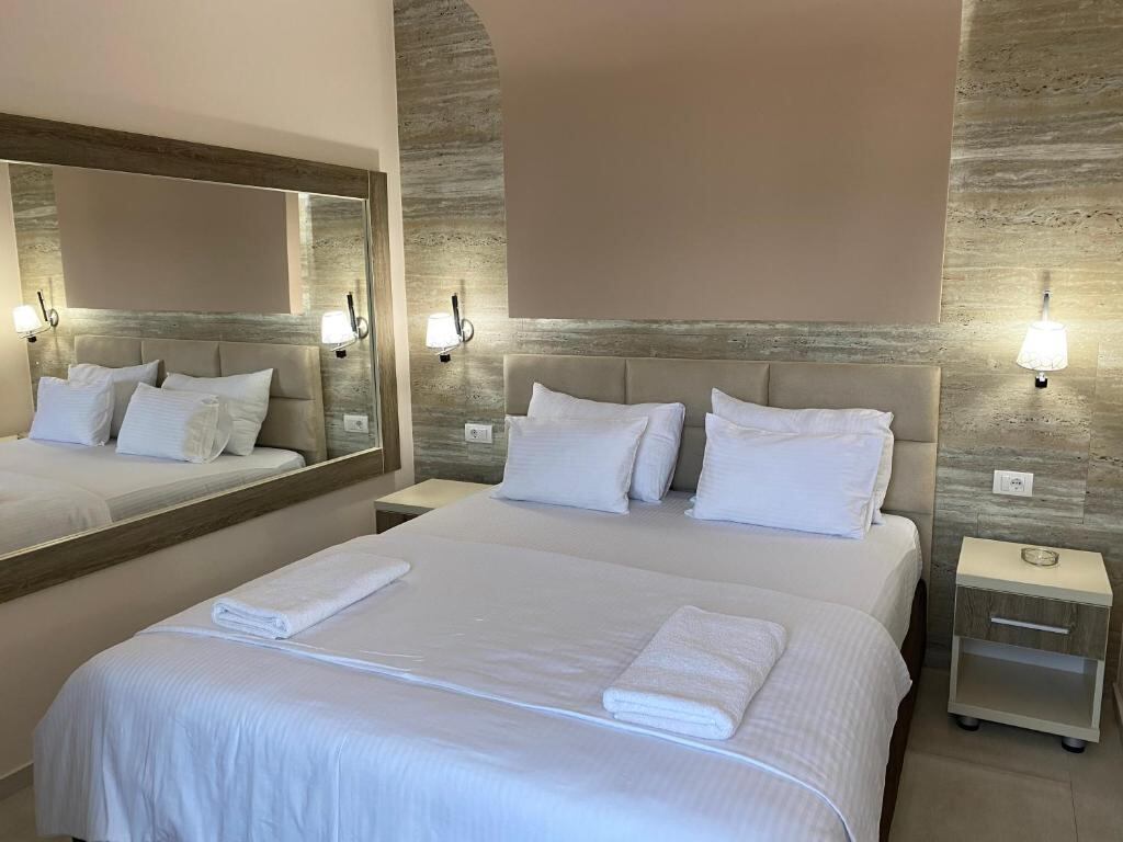 Double room with balcony, wide bed and large mirror